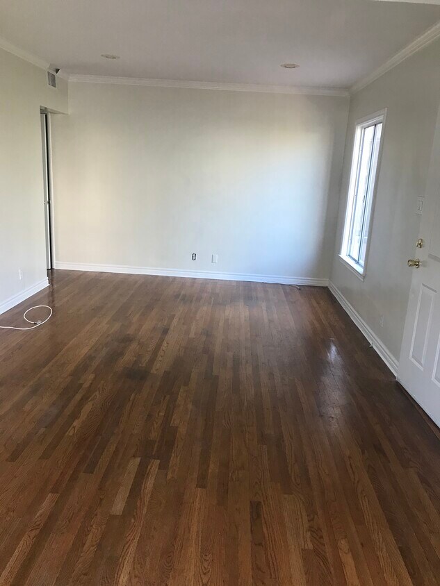 Foto del edificio - 14818 Magnolia Blvd