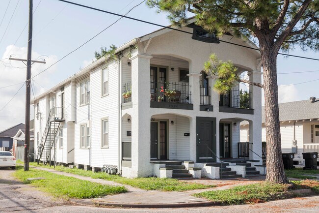 Building Photo - 2933 Pine St