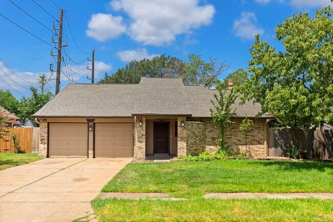 Building Photo - 21435 Deerhaven Dr