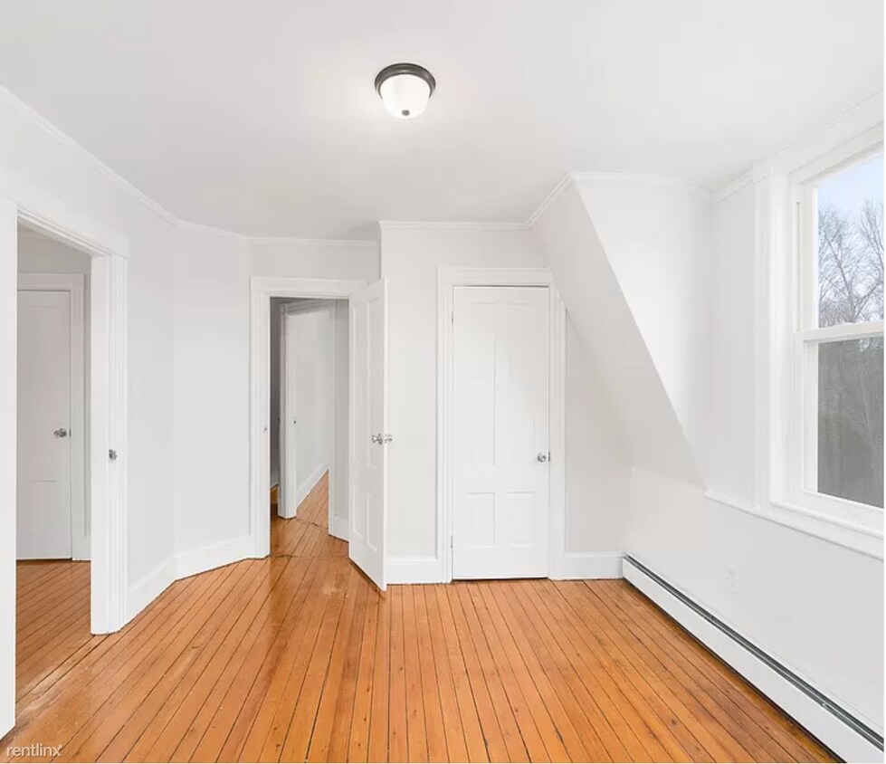 Building Photo - 4 br, 1.5 bath House - 1 Rumstick Rd