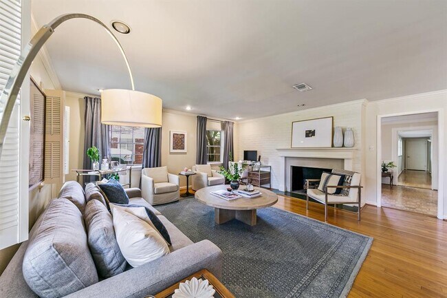 Foto del edificio - 4519 Oakshire Dr