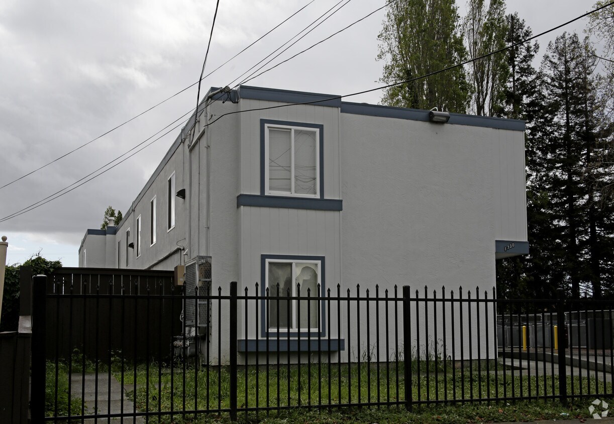 Building Photo - 1730 85th Ave