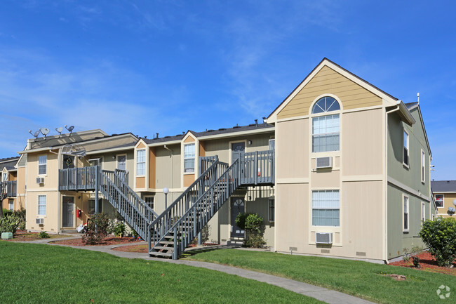 Building Photo - Pioneer Apartments