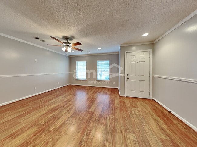 Building Photo - 240 Tigers Paw Dr