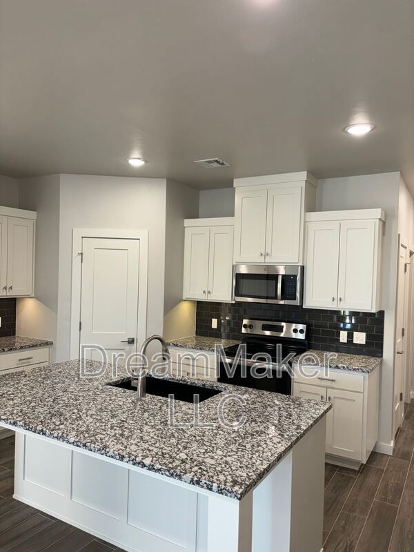 Building Photo - 909 Riva Pkwy