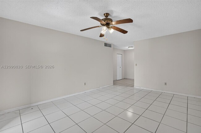 Foto del edificio - 10786 N Kendall Dr