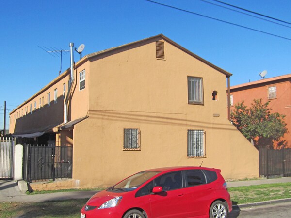 Building Photo - 10957 S Figueroa St