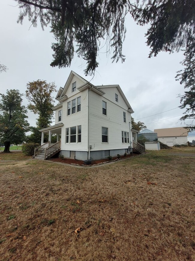 Building Photo - Cozy 4 Bed, 1.5 Bath Country House in Jeff...