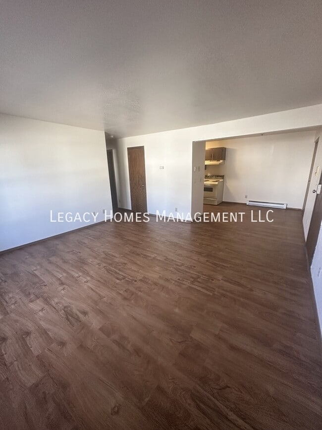 Building Photo - 1020 Oviatt St