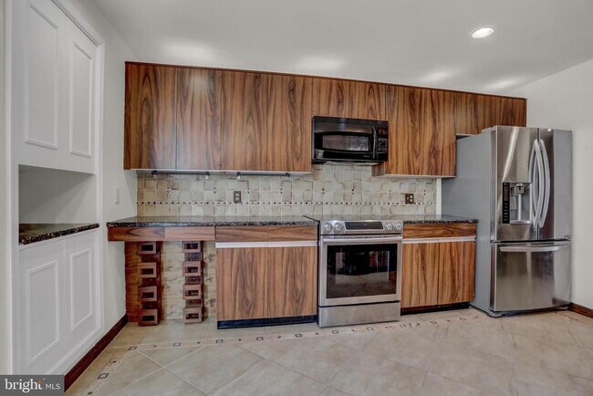 Building Photo - 2 Coldwater Ct