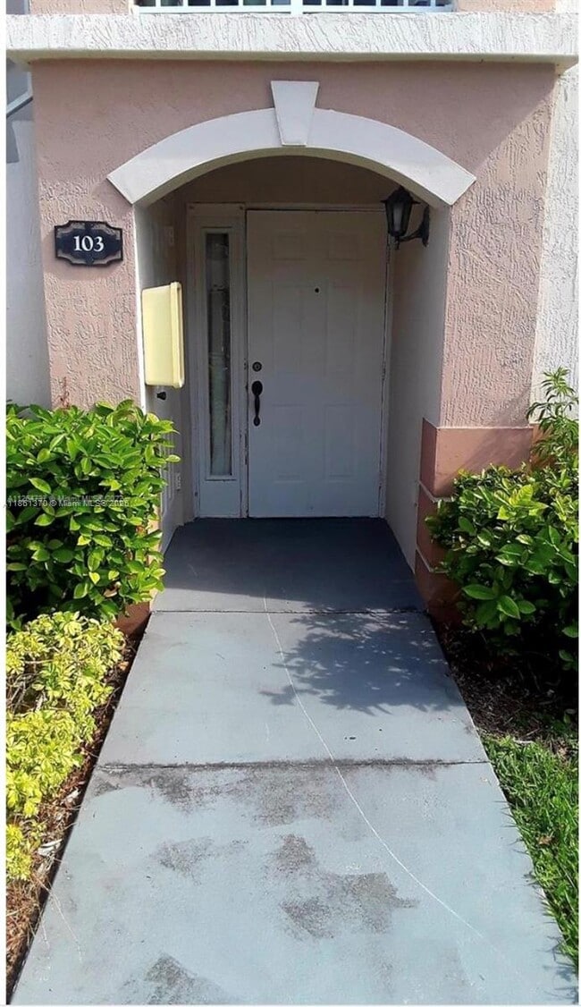 Building Photo - 1261 SE 28th Ct