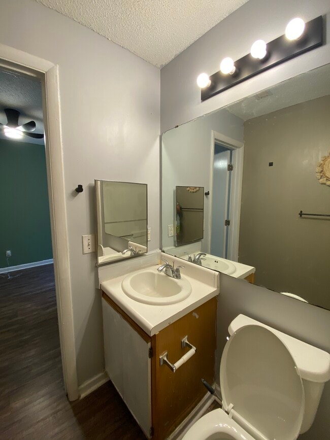 Building Photo - 1221 University Ct