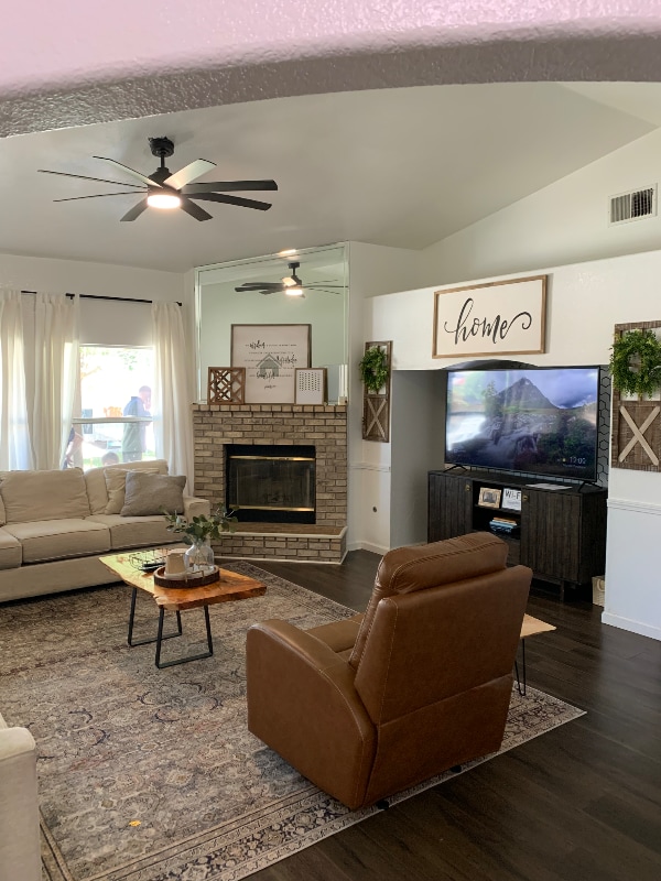 Building Photo - 5886 W Menlo Ave