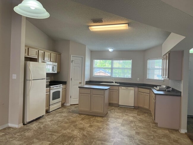 Building Photo - 275 Limestone Cir