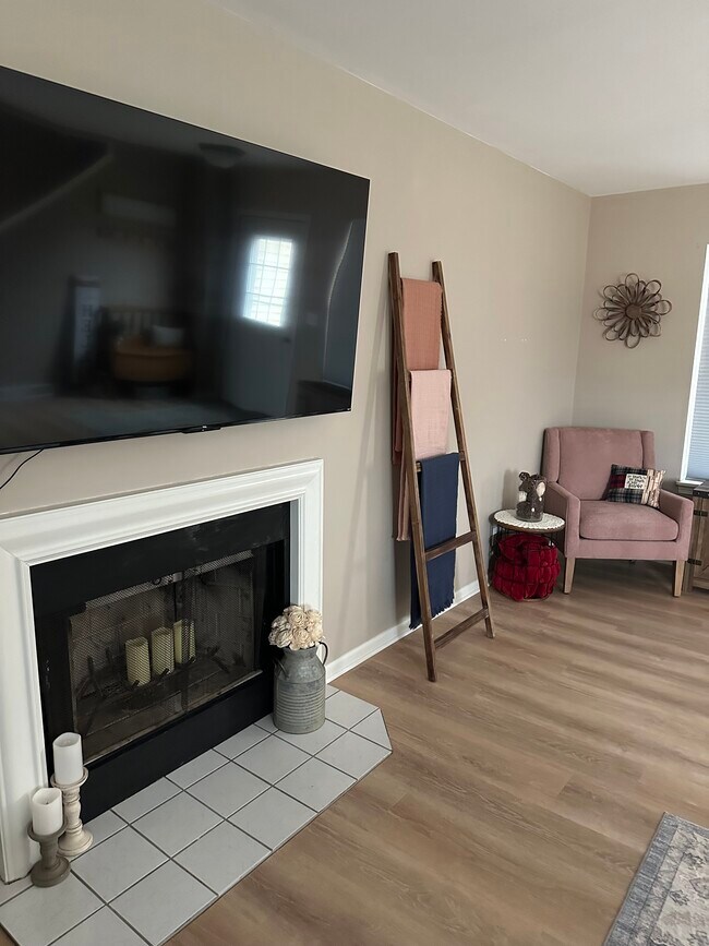 Foto del edificio - 102 Chancellor Ct