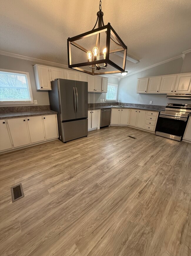 Kitchen - 516 Crouch Rd