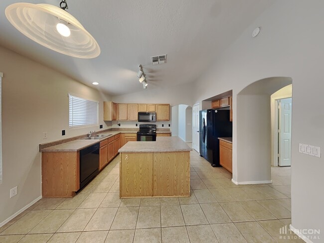 Building Photo - 31361 N Blackfoot Dr
