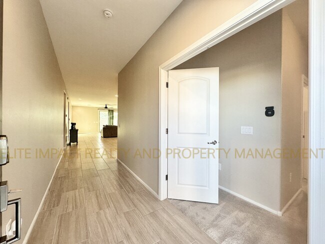 Foto del edificio - 9814 E Miller Peak Trl