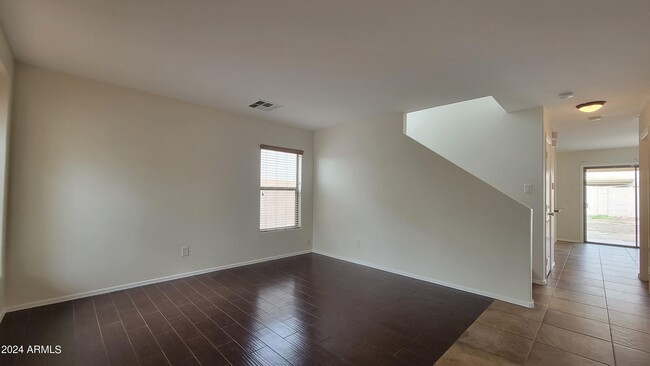 Foto del edificio - 2406 W Tallgrass Trail