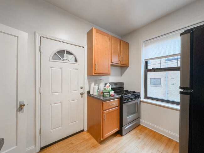 Foto del edificio - 2336 W Addison St