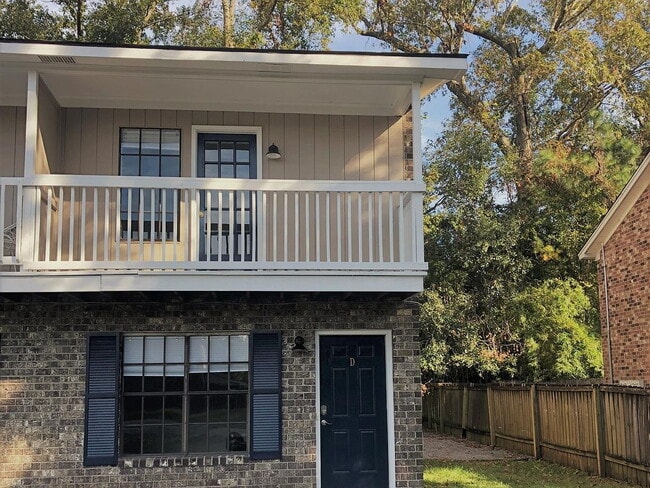 Building Photo - "Charming 2-Bed Sanctuary with Granite Acc...