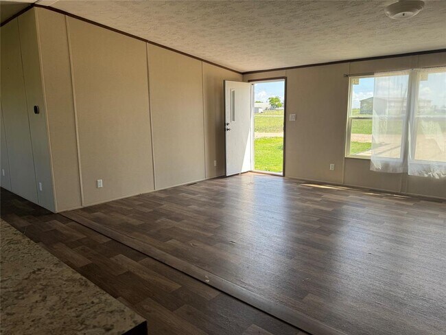 Building Photo - 104 Dockal Dr