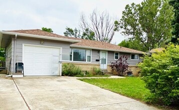 Building Photo - 1616 James Dr