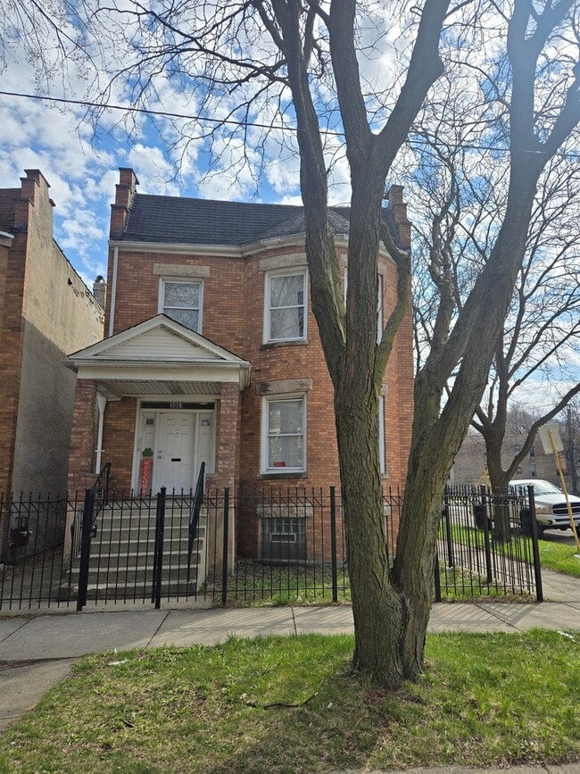 Building Photo - 3861 W Arthington St