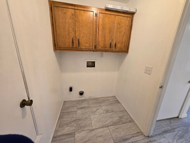 Foto del edificio - Move in ready!