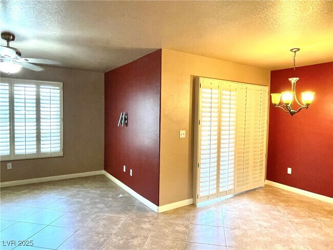 Foto del edificio - 2300 E Silverado Ranch Blvd