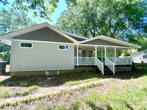 Building Photo - 112 Pelfrey St