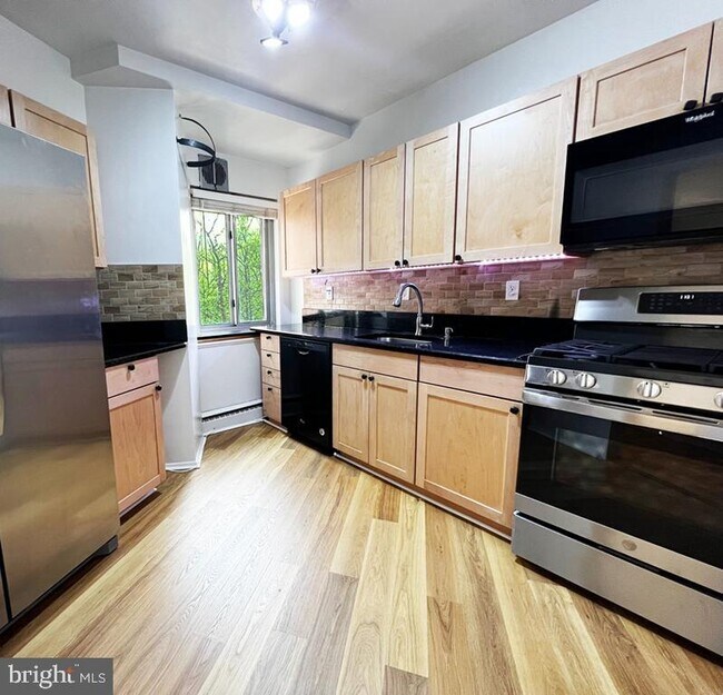 Foto del edificio - 4200 Cathedral Ave NW