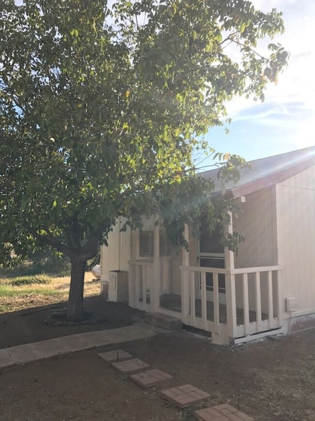 Building Photo - 11095 E Meadow Dr