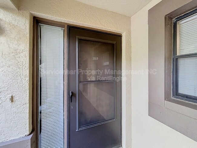 Building Photo - 217 Woodlake Wynde