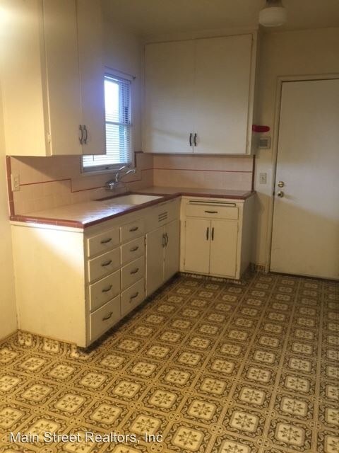 Building Photo - 2 br, 1 bath House - 137 Marin St