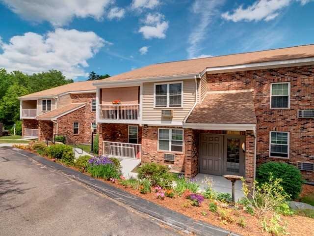 Building Photo - 121 Summerhill Glen-#121
