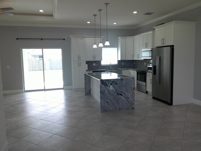 Foto del edificio - 310 SW Becker Rd