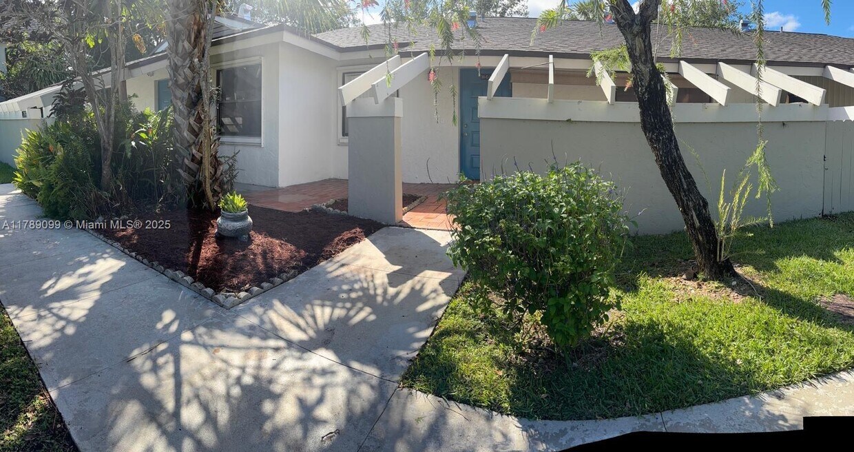 Foto principal - 2902 SW 21st Ter