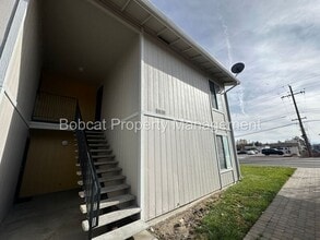 Building Photo - 400 S Saliman Rd