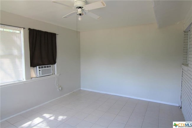 Building Photo - 248 Seville Dr