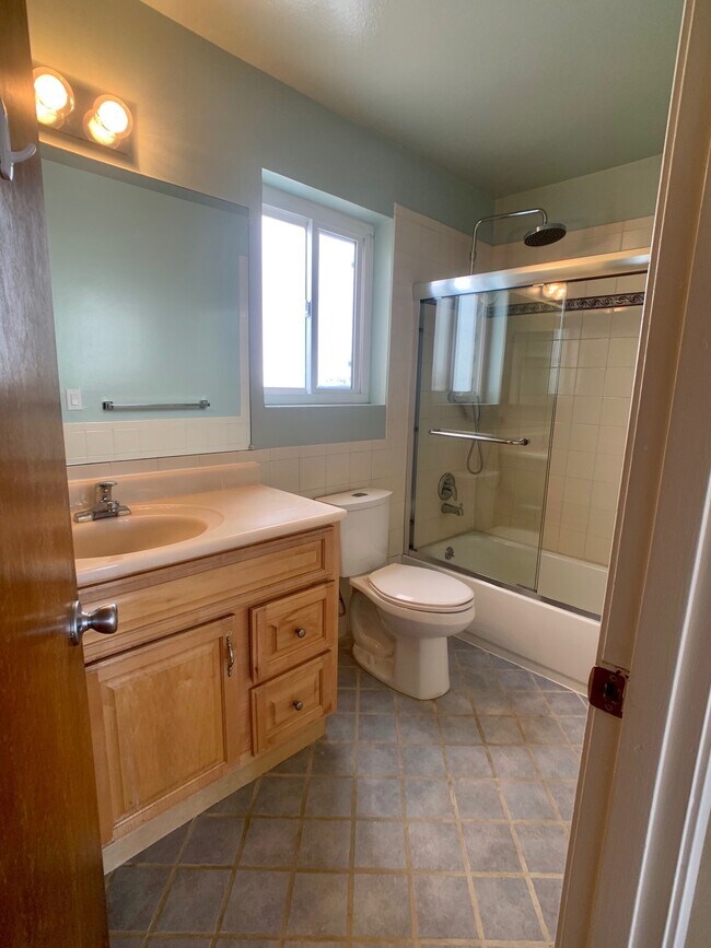 Building Photo - 1123 20th St