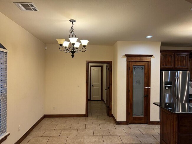 Building Photo - 2121 Mill Creek Way