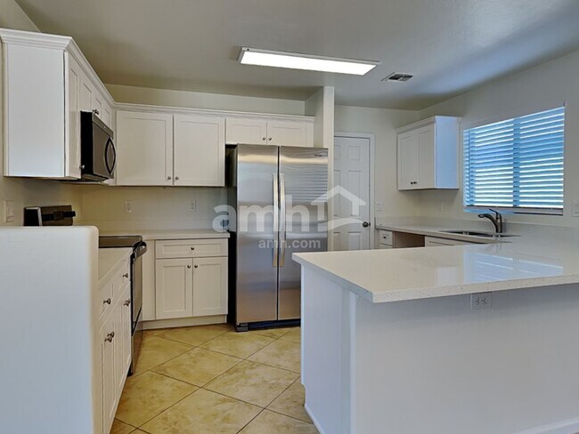 Foto del edificio - 43940 W Magnolia Rd