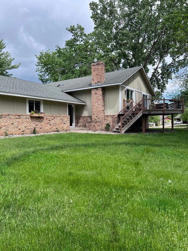 Primary Photo - 15229 Crystal Dr E