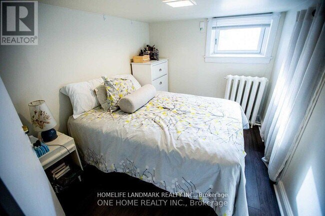 Building Photo - 245 Sammon Ave