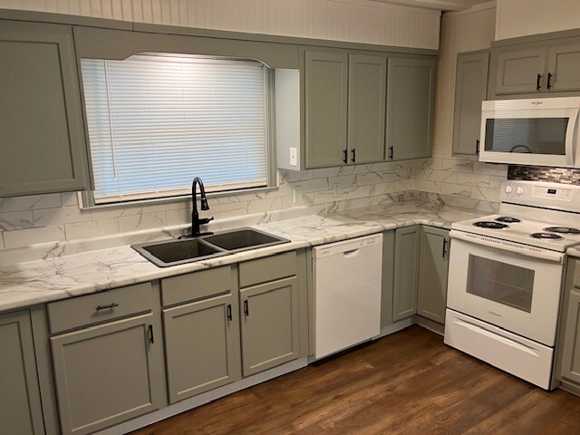 Building Photo - 1708 Rainbow Dr