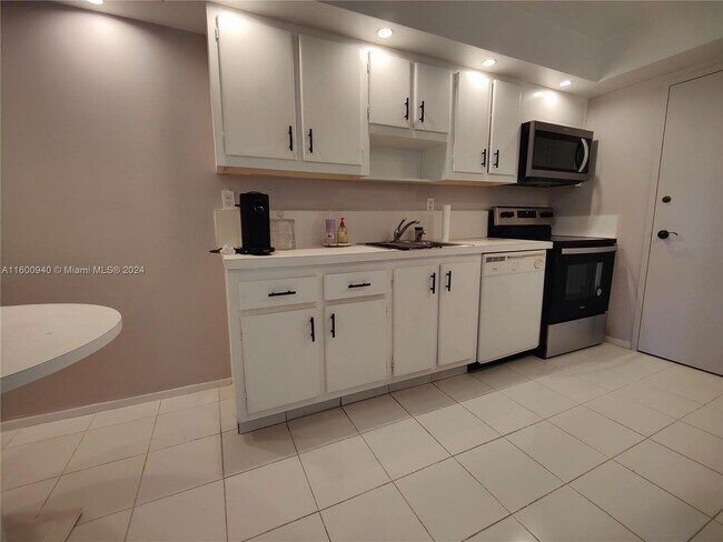 Foto del edificio - 18021 Biscayne Blvd