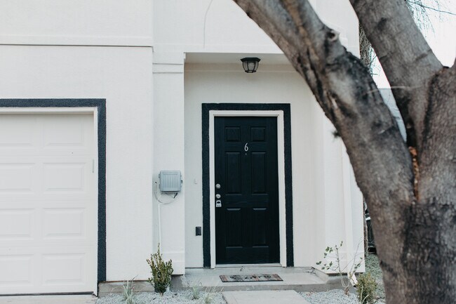 Foto del edificio - 2905 Baer St
