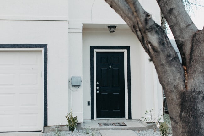 Building Photo - 2905 Baer St