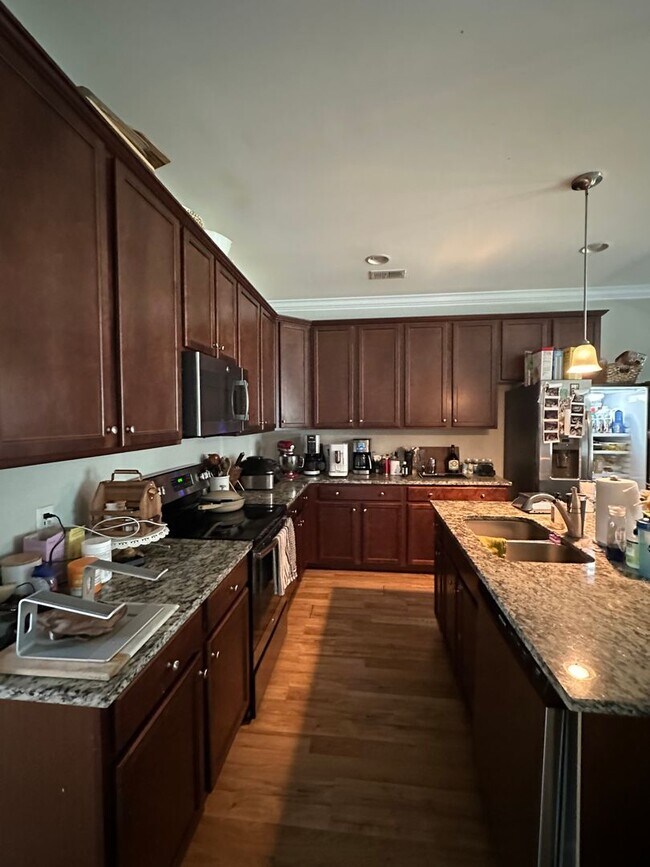 Foto del edificio - Updated Three Bedroom Townhome in West Ashley